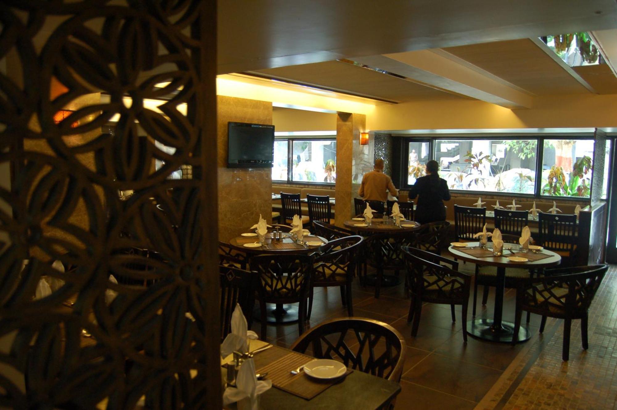 Comfort Inn President Near Ahmedabad Junction Station Zewnętrze zdjęcie