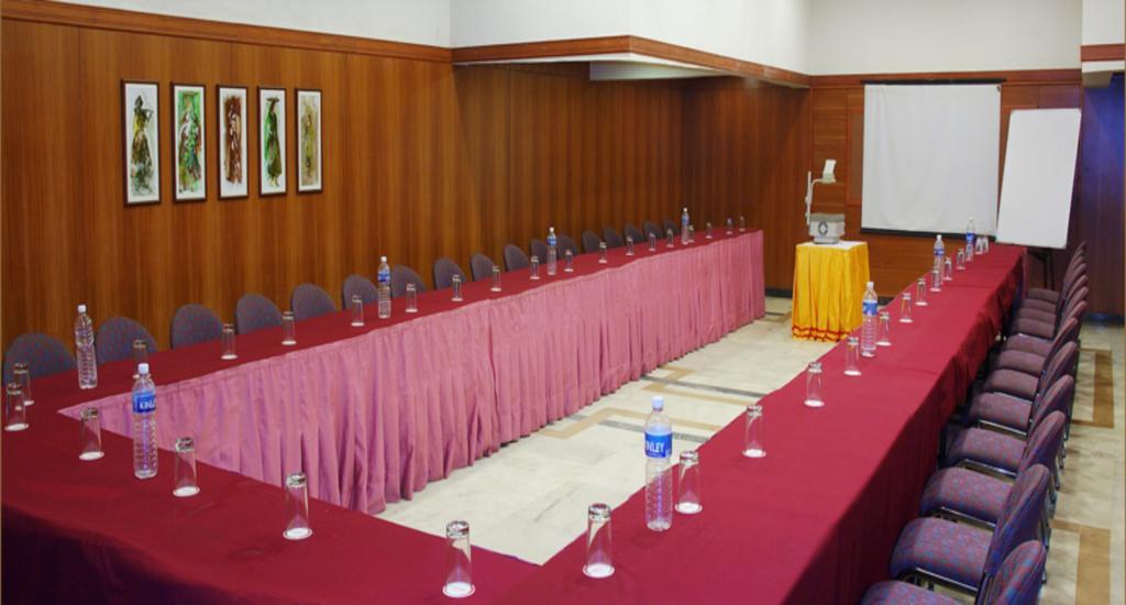 Comfort Inn President Near Ahmedabad Junction Station Zewnętrze zdjęcie