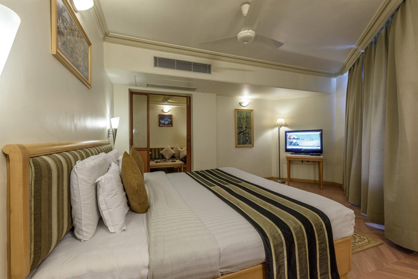 Comfort Inn President Near Ahmedabad Junction Station Zewnętrze zdjęcie