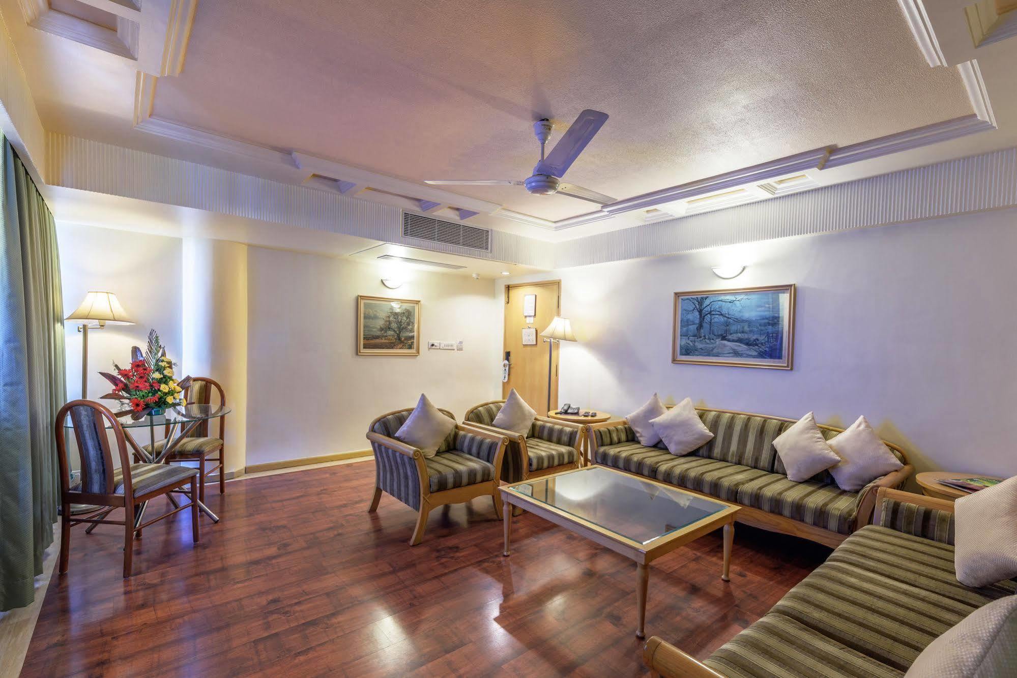 Comfort Inn President Near Ahmedabad Junction Station Zewnętrze zdjęcie