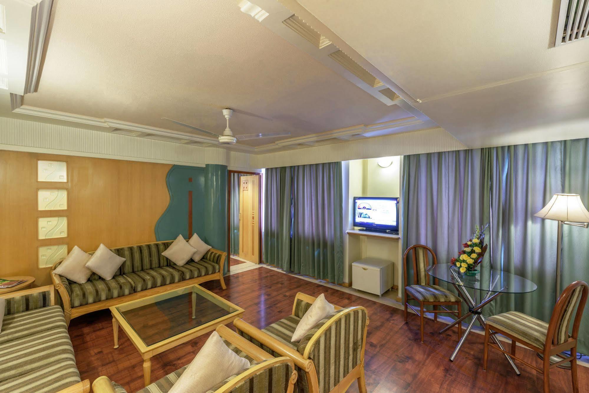 Comfort Inn President Near Ahmedabad Junction Station Zewnętrze zdjęcie