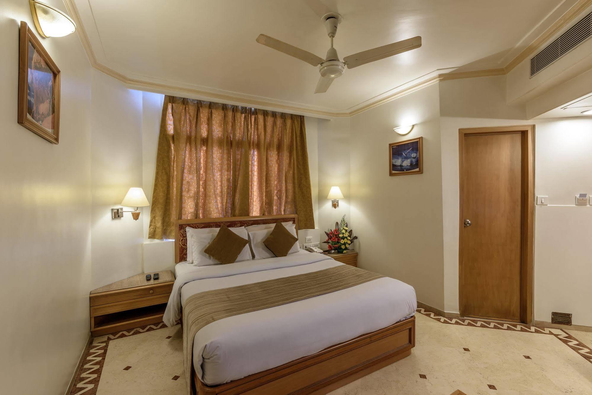 Comfort Inn President Near Ahmedabad Junction Station Zewnętrze zdjęcie