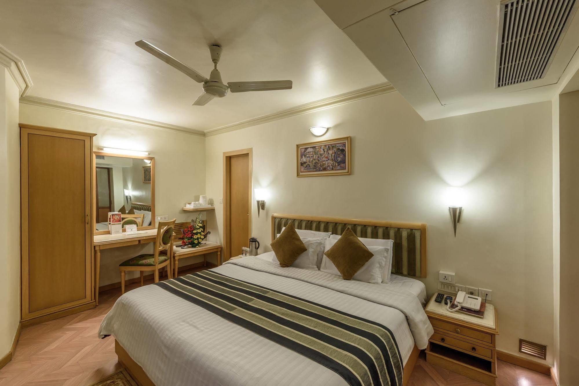 Comfort Inn President Near Ahmedabad Junction Station Zewnętrze zdjęcie