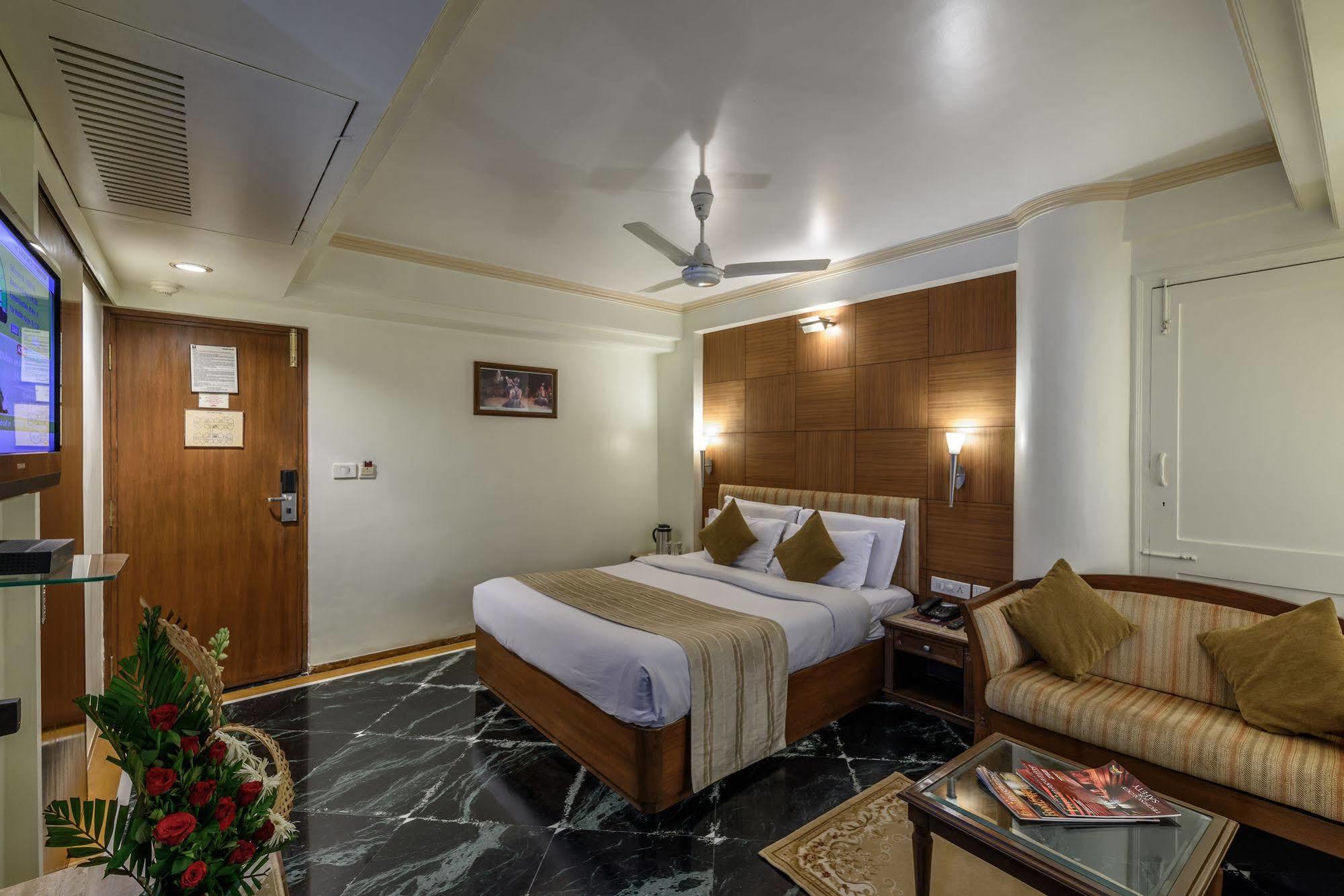 Comfort Inn President Near Ahmedabad Junction Station Zewnętrze zdjęcie